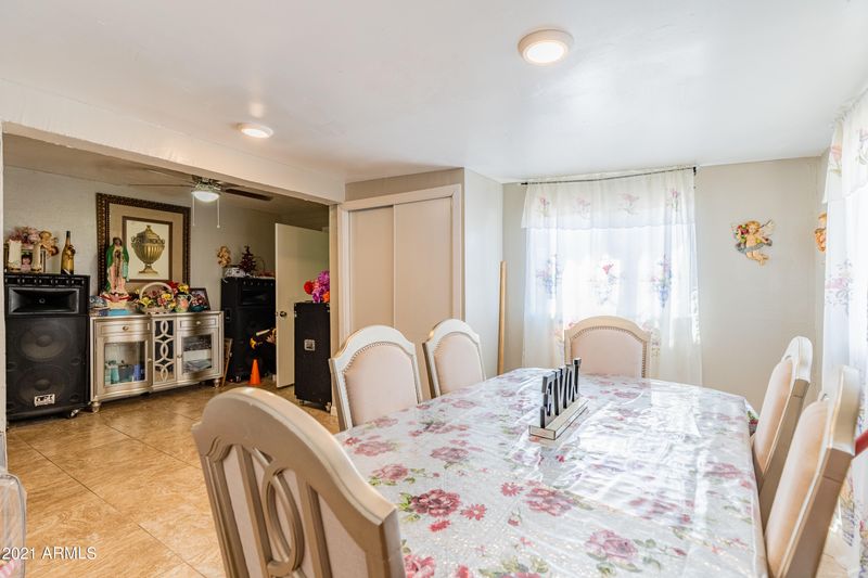 2911 N 50th Dr, Phoenix, AZ 85031
