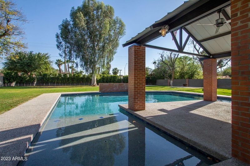 2911 N Manor Dr E, Phoenix, AZ 85014