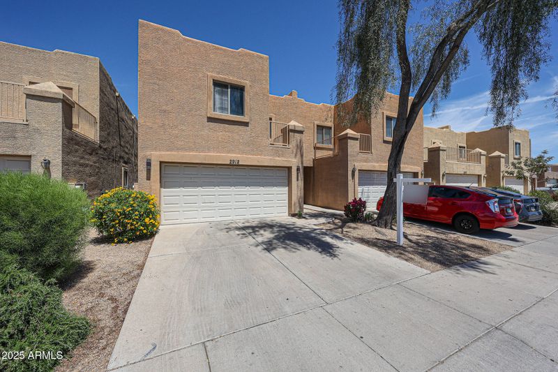 2912 E Eberle Ln, Phoenix, AZ 85032