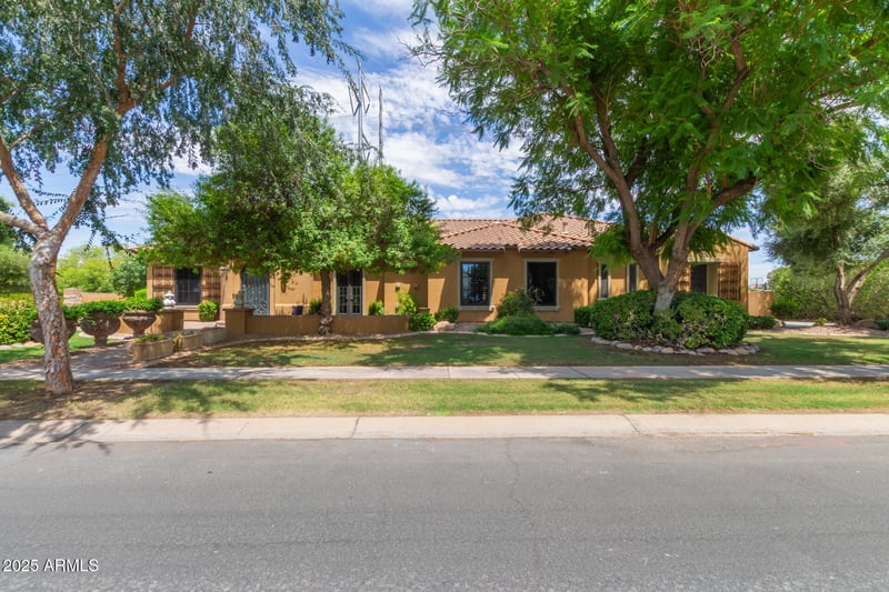 2912 Vaughn Ave, Gilbert, AZ 85234