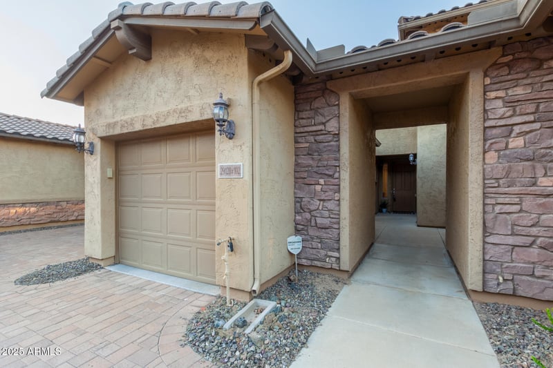 29128 22nd Ave #102, Phoenix, AZ 85085