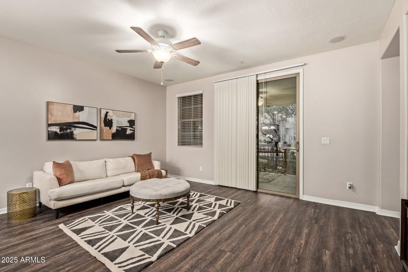 29128 22nd Ave #102, Phoenix, AZ 85085