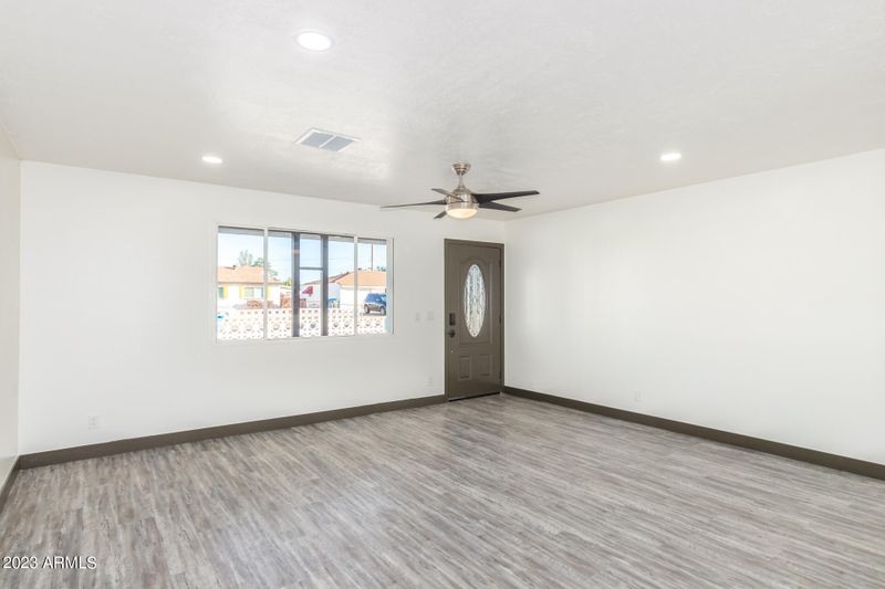2913 W Charter Oak Rd, Phoenix, AZ 85029