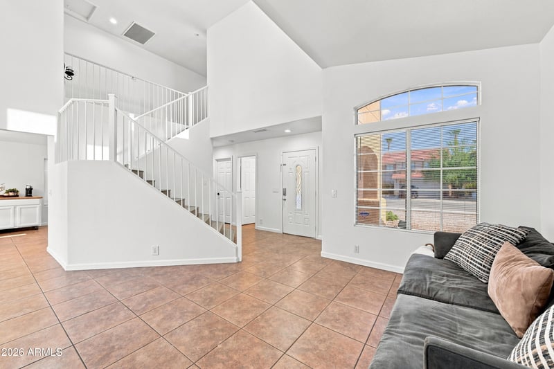 2914 Windsong Dr, Phoenix, AZ 85048