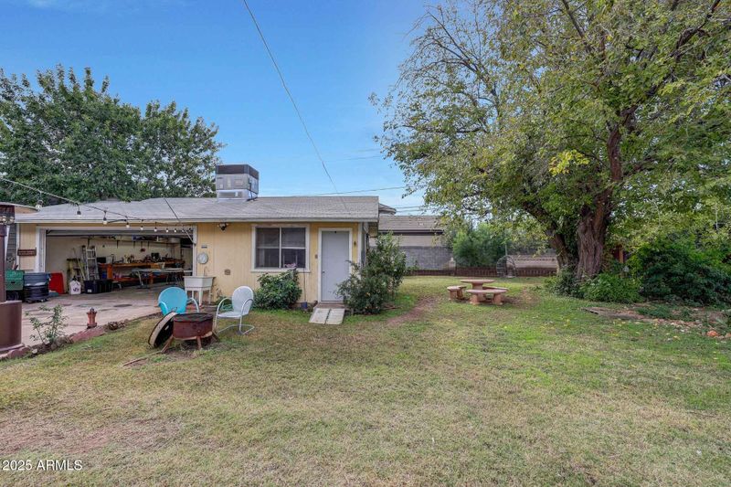 2917 E Highland Ave, Phoenix, AZ 85016