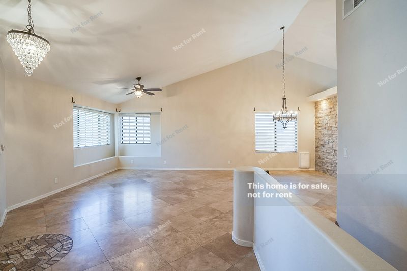 2917 E Redwood Ln, Phoenix, AZ 85048