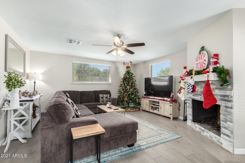 2918 W Paradise Dr, Phoenix, AZ 85029