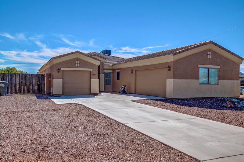 2919 E Hartford Ave, Phoenix, AZ 85032