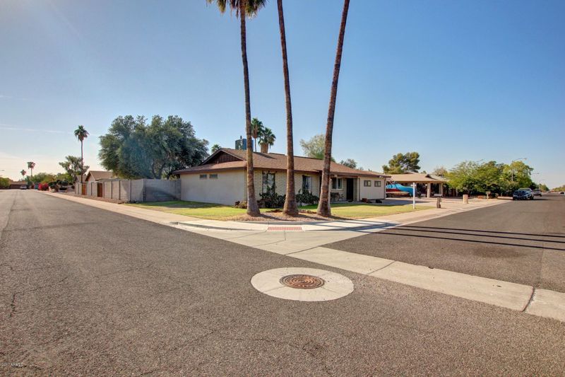 2919 W Michelle Dr, Phoenix, AZ 85053