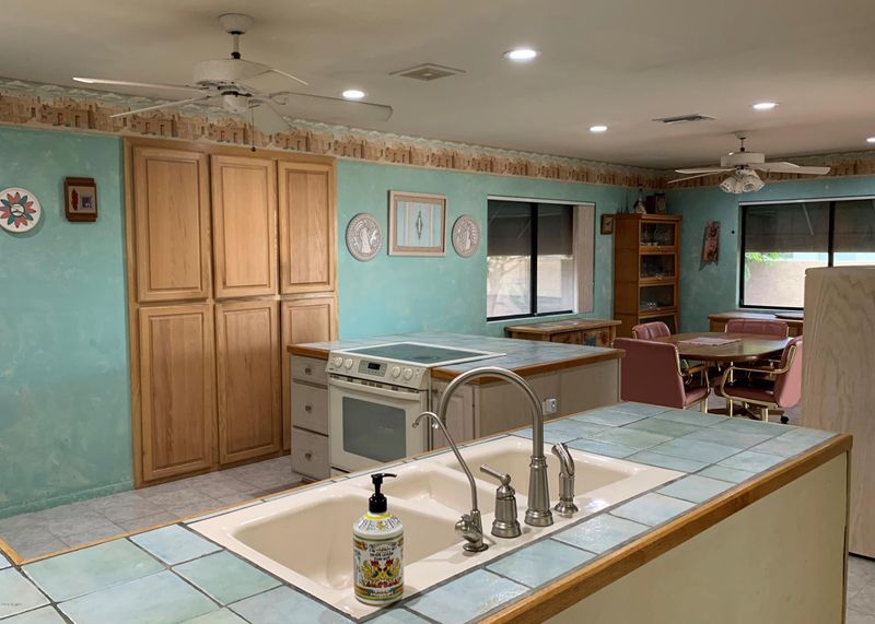 2922 E Claire Dr, Phoenix, AZ 85032