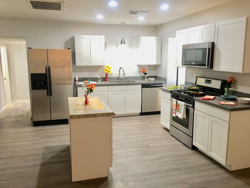 2922 N 88th Dr, Phoenix, AZ 85037