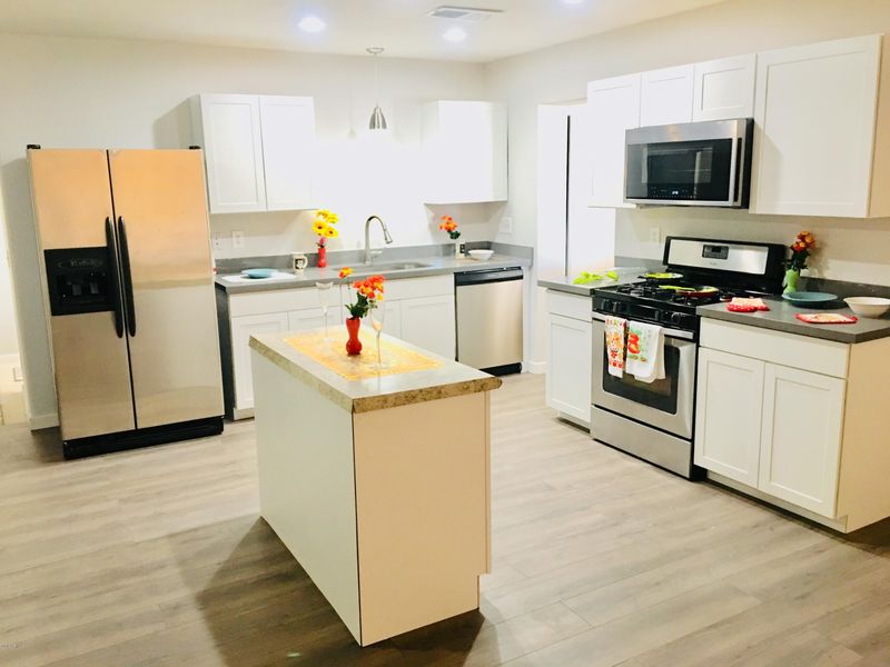 2922 N 88th Dr, Phoenix, AZ 85037
