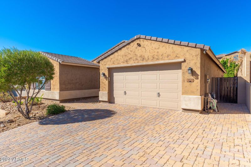 2922 W Amber Sun Dr, Phoenix, AZ 85085
