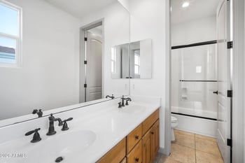 2923 48th Pl, Phoenix, AZ 85018