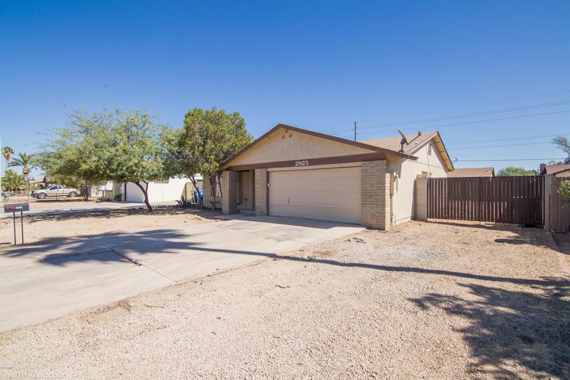 2923 N 71st Dr, Phoenix, AZ 85033