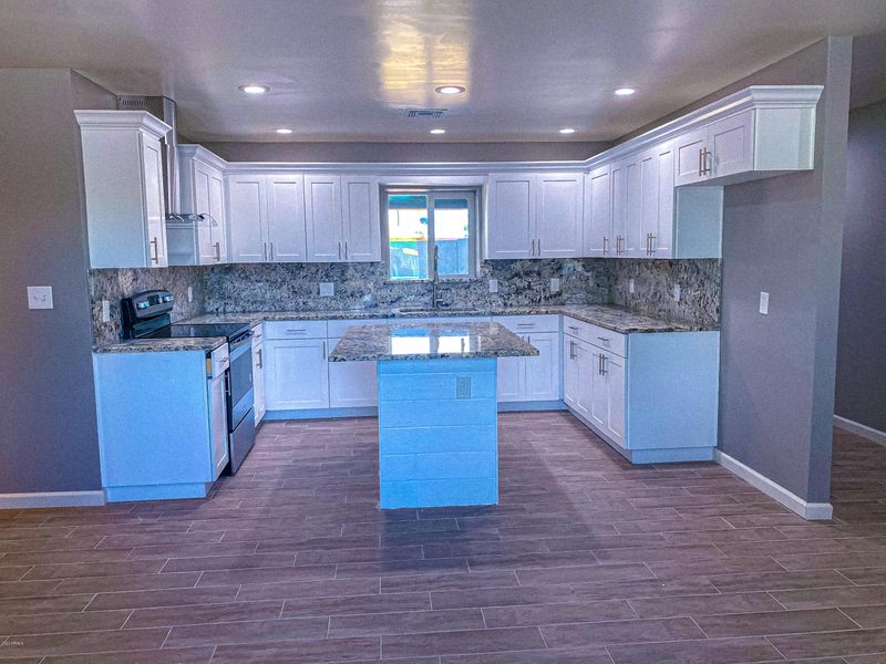 2923 W Monterosa St, Phoenix, AZ 85017