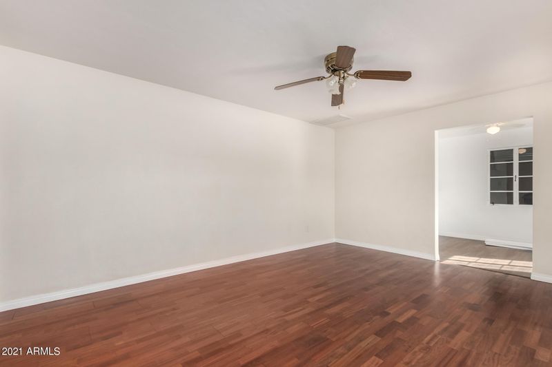 2924 E Avalon Dr, Phoenix, AZ 85016