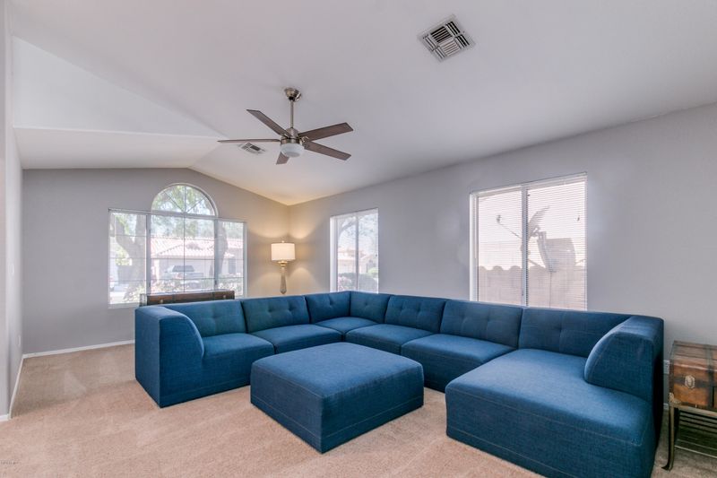 2924 E Pontiac Dr, Phoenix, AZ 85050