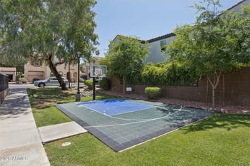 2925 48th St, Phoenix, AZ 85018