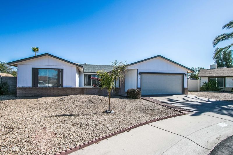 2926 E Michelle Dr, Phoenix, AZ 85032