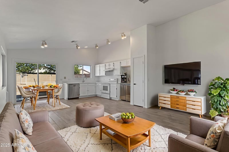 2926 Potter Dr, Phoenix, AZ 85027