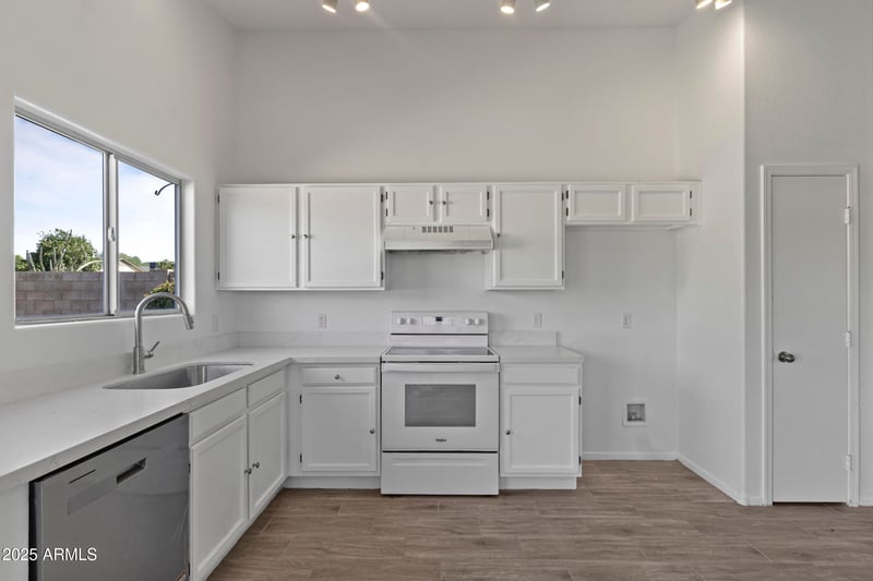 2926 Potter Dr, Phoenix, AZ 85027