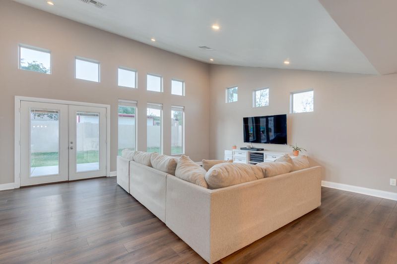 2926 W Libby St, Phoenix, AZ 85053