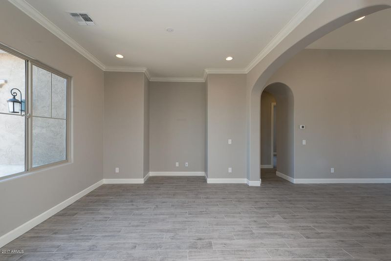 2927 E Valencia Dr, Phoenix, AZ 85042