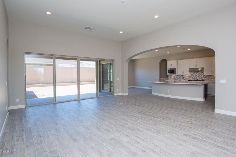 2927 E Valencia Dr, Phoenix, AZ 85042