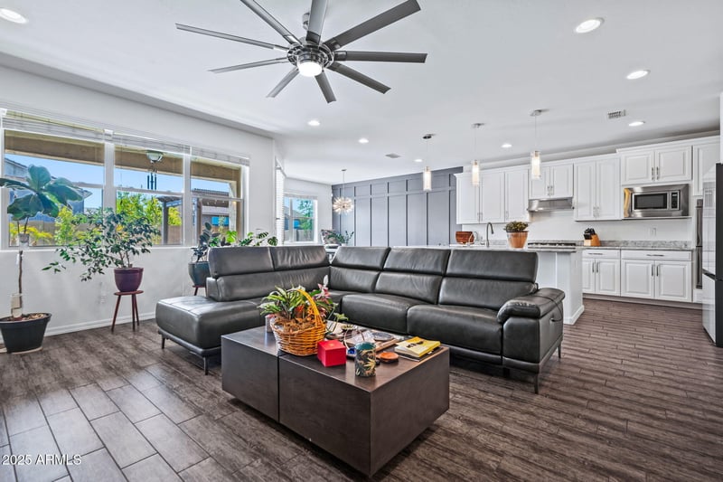 2929 Amber Sun Dr, Phoenix, AZ 85085