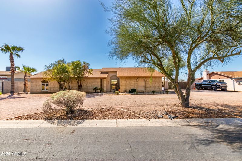 2929 W Morrow Dr, Phoenix, AZ 85027