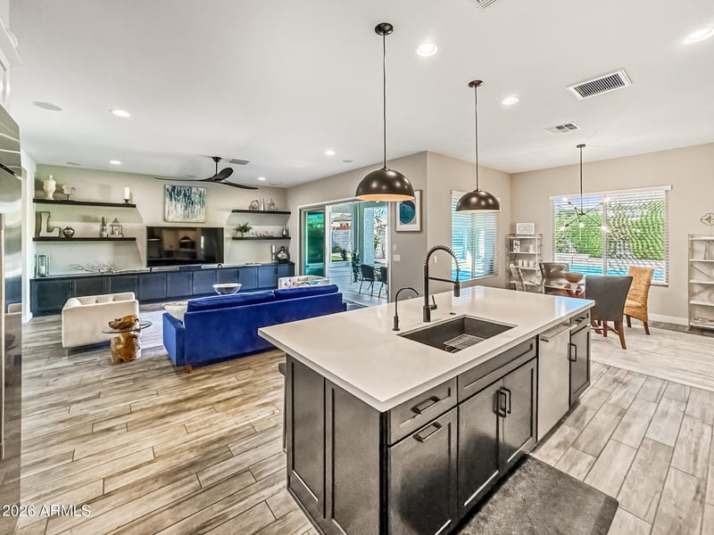 2930 E Herrera Dr, Phoenix, AZ 85050