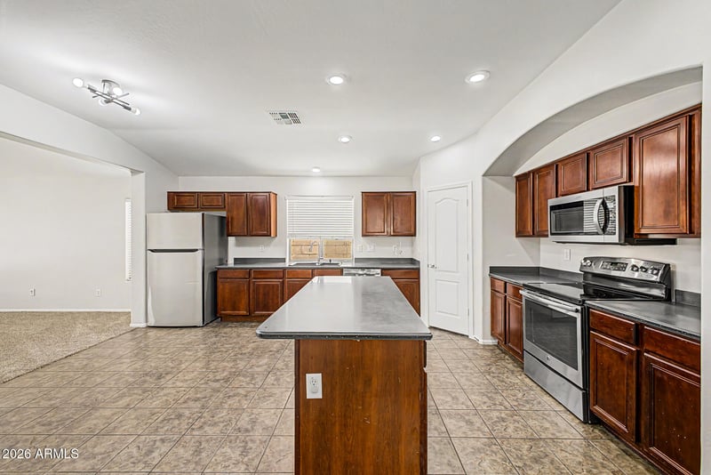 2930 161st Dr, Goodyear, AZ 85338