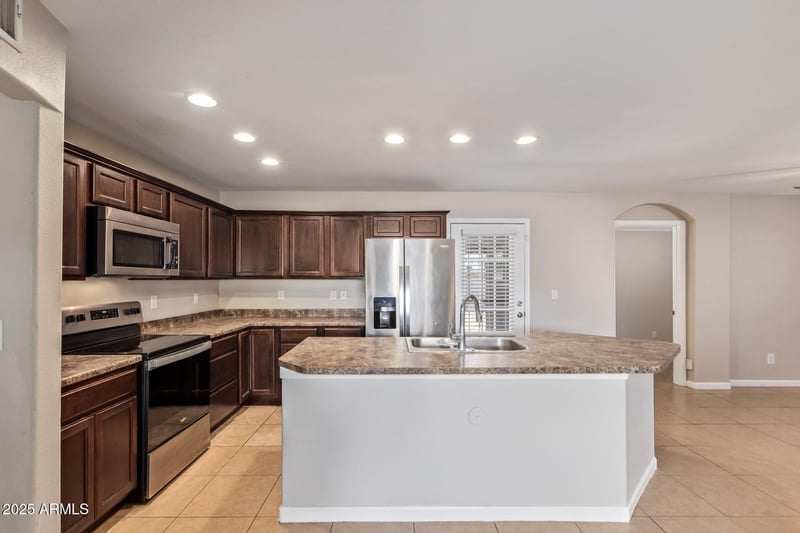 2931 Aster Dr, Phoenix, AZ 85029