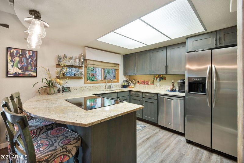 2931 E Poinsettia Dr, Phoenix, AZ 85028