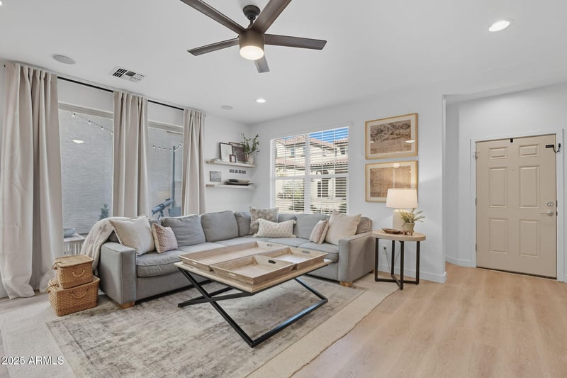 2933 Augustine --, Mesa, AZ 85207