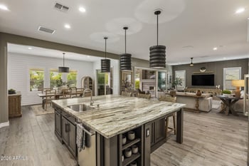 2933 E Daley Ln, Phoenix, AZ 85050