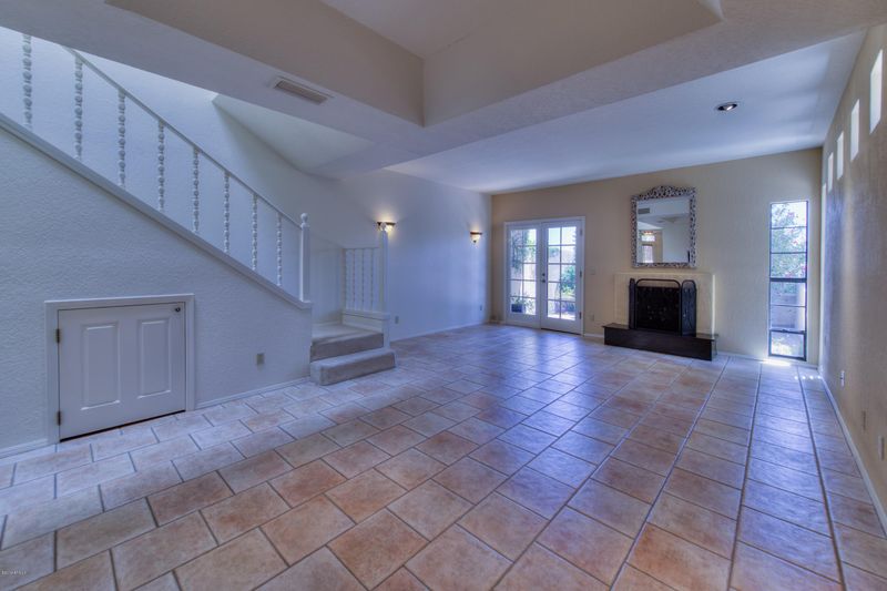 2933 E Rose Ln, Phoenix, AZ 85016
