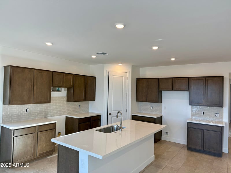 2933 Mecklenburg Way, San Tan Valley, AZ 85143