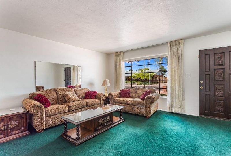 2933 W Claremont St, Phoenix, AZ 85017