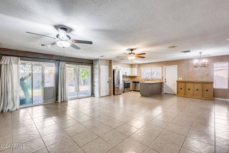 2933 W Muriel Dr, Phoenix, AZ 85053