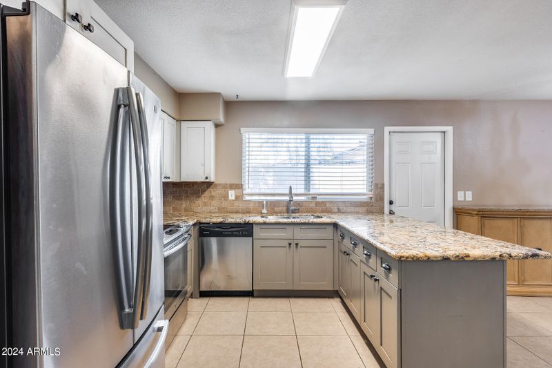 2933 W Muriel Dr, Phoenix, AZ 85053