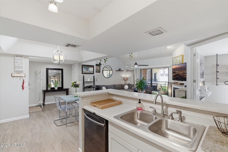 2935 68th St #214, Scottsdale, AZ 85251