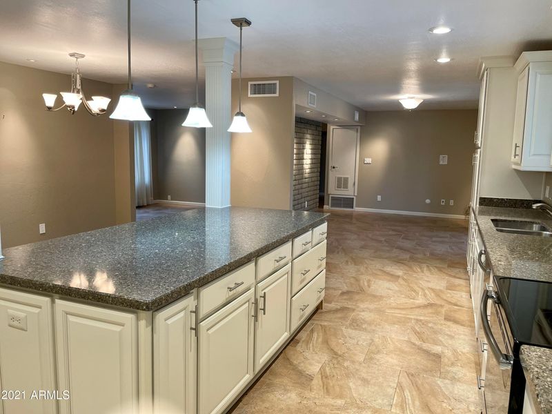 2935 E Cactus Rd, Phoenix, AZ 85032