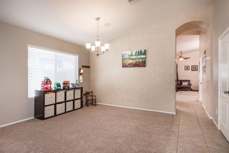 2935 E Whispering Wind Dr, Phoenix, AZ 85024
