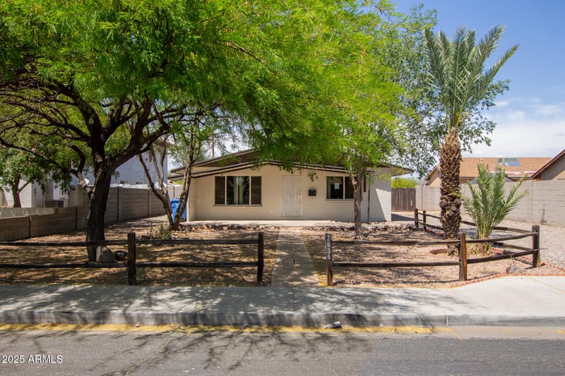 2936 Beck Ln, Phoenix, AZ 85032