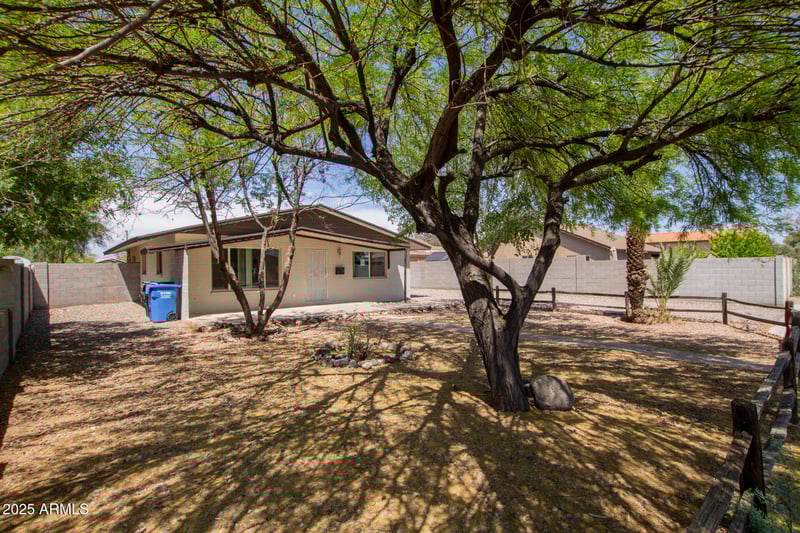 2936 Beck Ln, Phoenix, AZ 85032