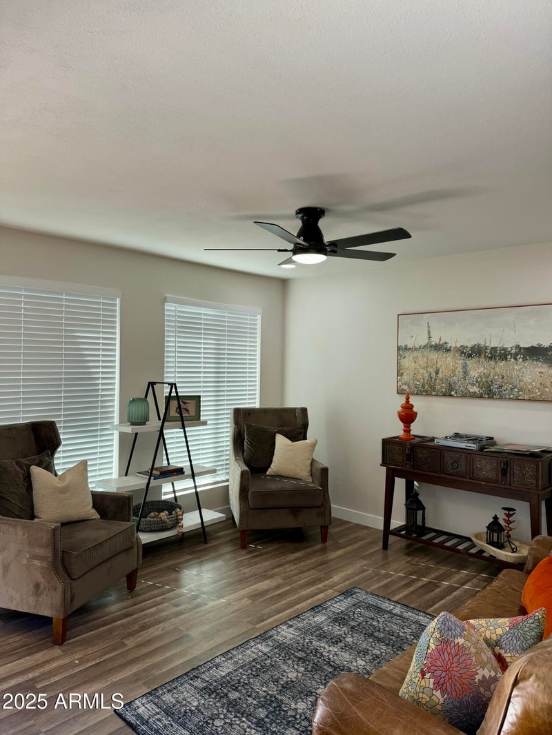 2936 Michelle Dr, Phoenix, AZ 85053