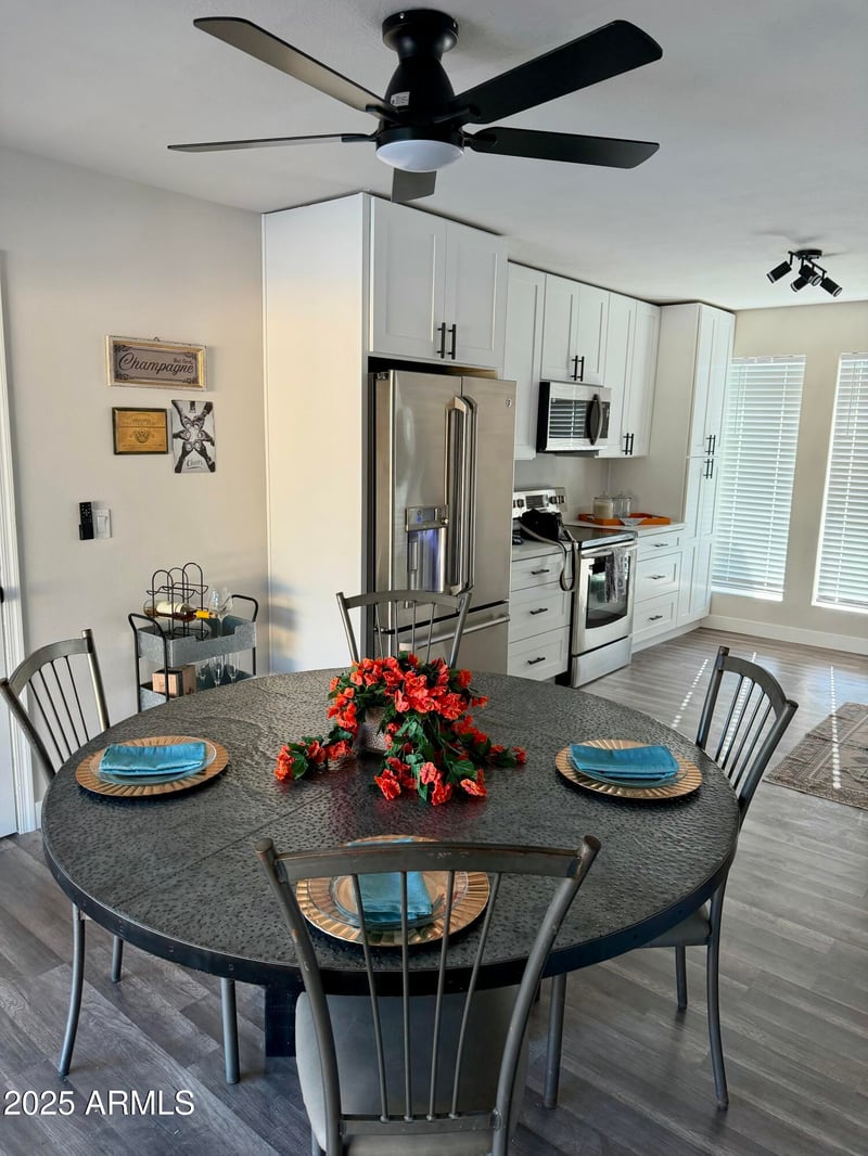 2936 Michelle Dr, Phoenix, AZ 85053