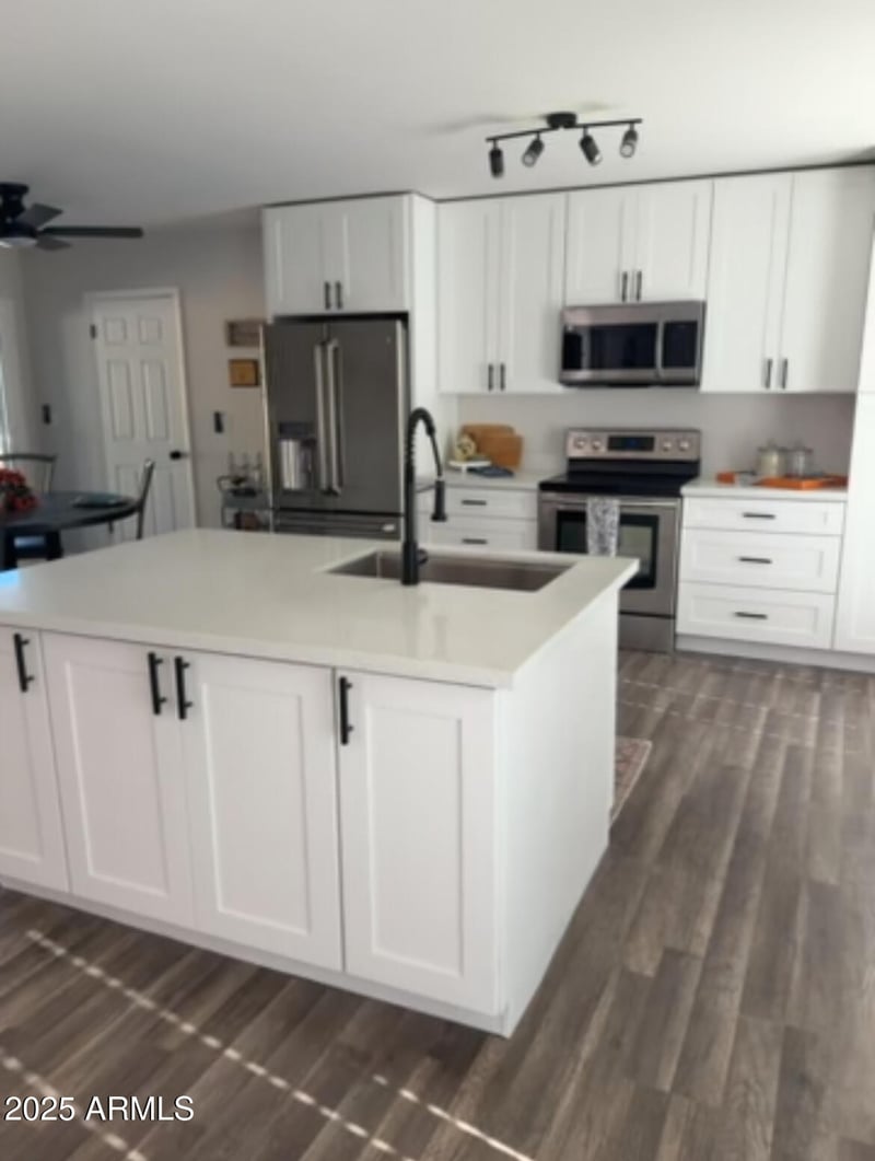 2936 Michelle Dr, Phoenix, AZ 85053